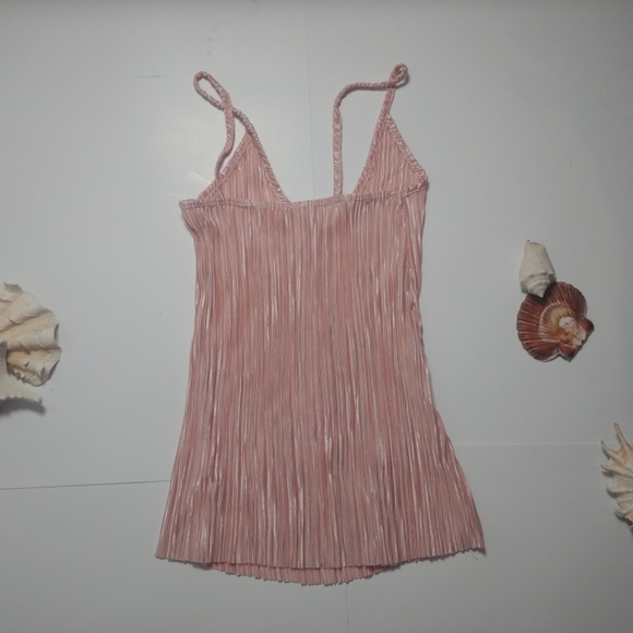 🌈Pink camisole. No tags so not sure of brand. - Picture 2 of 2